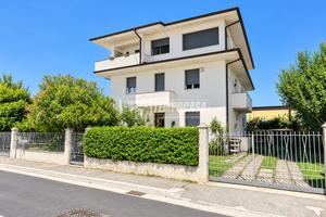 QUADRILOCALE INDIPENDENTE IN VILLA!
