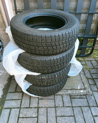 Gomme invernali 215/65 r16 C (cargo) semi nuove 