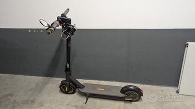 Monopattino Segway Ninebot Kickscooter MAX G30
