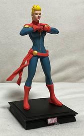 Miniatura Capitan Marvel con rivista
