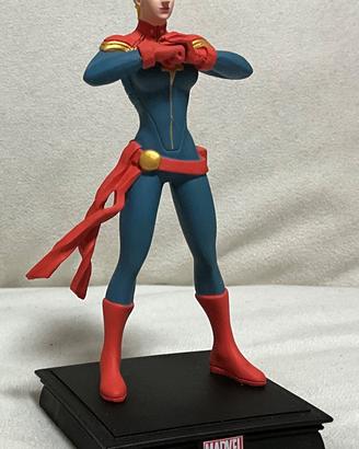 Miniatura Capitan Marvel con rivista