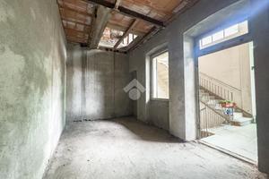 CASA SEMINDIPENDENTE A LISSONE