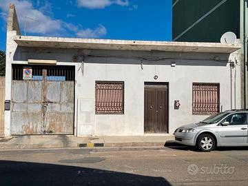 Indipendente su unico livello con cortile