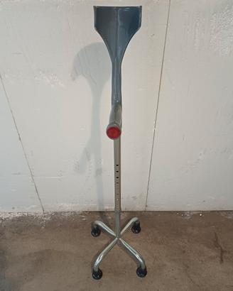 Bastone per anziani quadripode