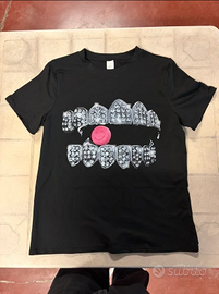 maglia streetwear con stampa y2k