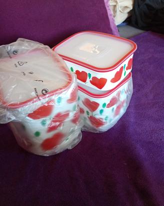 tris di contenitori Tupperware 