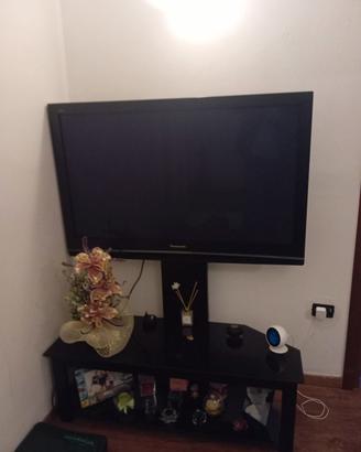 Piantana porta TV con televisore 55 pollici 