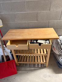 tavolo da lavoro in legno con cassetti e ruote