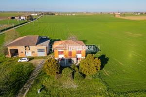 CASA INDIPENDENTE CON GIARDINO PRIVATO