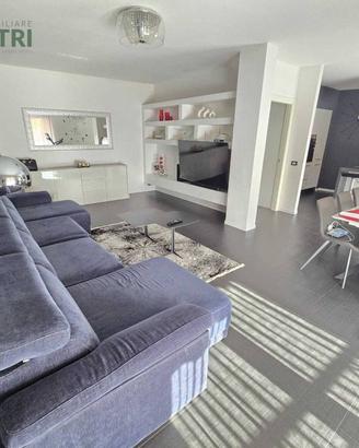 Villa di 130 m² con 4 locali e box auto a Romentin