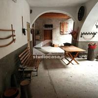 PORZIONE DI CASA CON 2 APPARTAMENTI