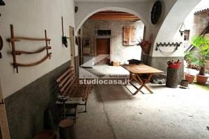 PORZIONE DI CASA CON 2 APPARTAMENTI