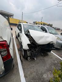 Pezzi di ricambio con motore revisionato a nuovo