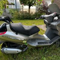 Scooter Piaggio X8 cil 200