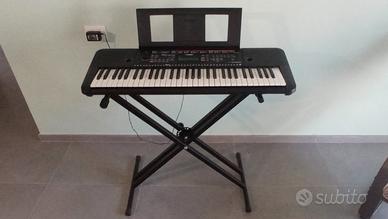 Tastiera Yamaha PRS-E263 con supporto regolabile 