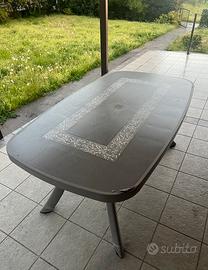 Tavolo da esterno