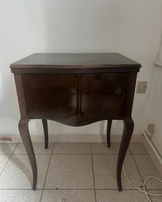 Mobiletto con vano nascosto