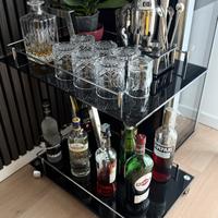 Carrello alcolici metallo e vetro della Haku Mobel