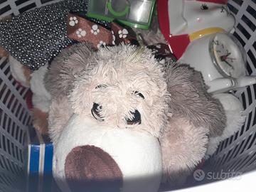 PELUCHE USATI COMPRESA CESTA DA ASPORTO 