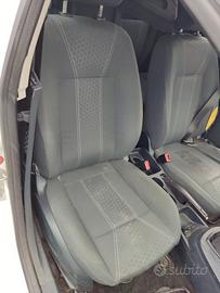Sedile anteriore dx FORD FIESTA del 2010