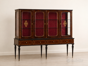 set composto da una credenza e una vetrina