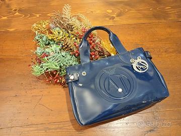 Borsetta in vernice blu AJ