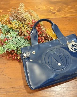 Borsetta in vernice blu AJ