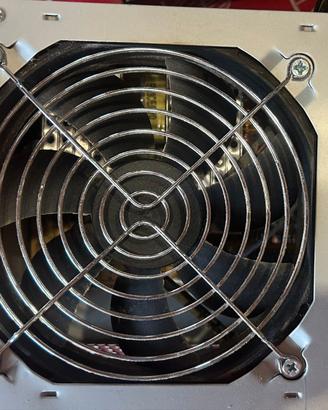 Alimentatore Tecno con potenza massima di 500W