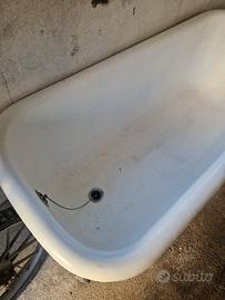 vasca in ghisa vintage