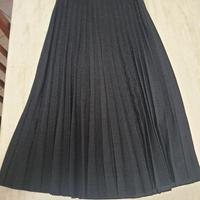 Gonna chic and pop con un design a pieghe.  Tg s