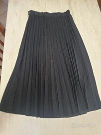 Gonna chic and pop con un design a pieghe.  Tg s