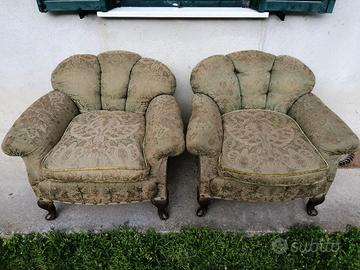 coppia di poltrone antiche