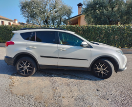 Toyota RAV 4 White Edition