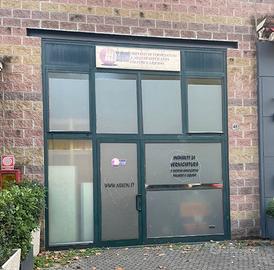 Capannone da 100 mq + 40 mq di uffici al 1 piano