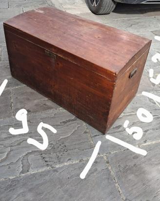 Baule vintage in legno massiccio