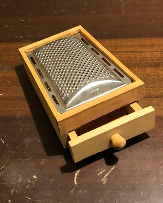 Grattugia nuova in legno e acciao  20x14