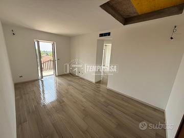 Trilocale ristrutturato in centro a Bregnano!!!