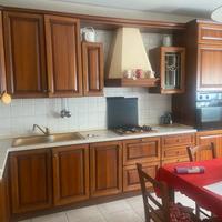 Cucina con forno e frigo funzionanti