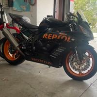 Honda CBR 1000 RR FIREBLADE 2004