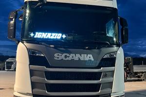 Trattore stradale Scania
