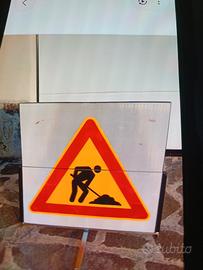 cartello lavori in corso