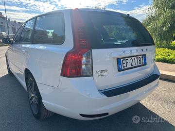Volvo V50 1.6 DIESEL 2011 - CERCHI IN LEGA