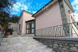 Villetta con terrazza vista lago e giardino