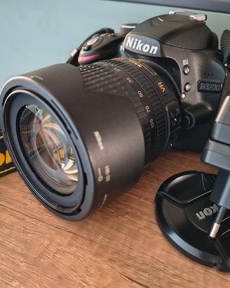 Nikon D3200 + Nikon 18-105 VR