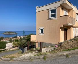 Villetta fronte isola di Cirella