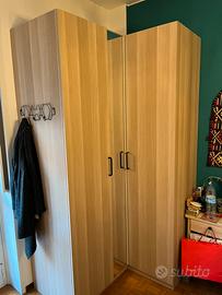 Armadio angolare legno chiaro