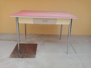 Tavolo da cucina vintage