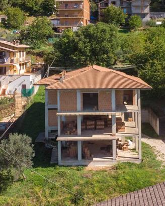 Rustico / Casale di 300 m² con box auto doppio a P