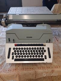 macchina da scrivere elettronica Olivetti 84