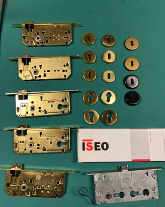 Lotto serrature per porte interne + accessori